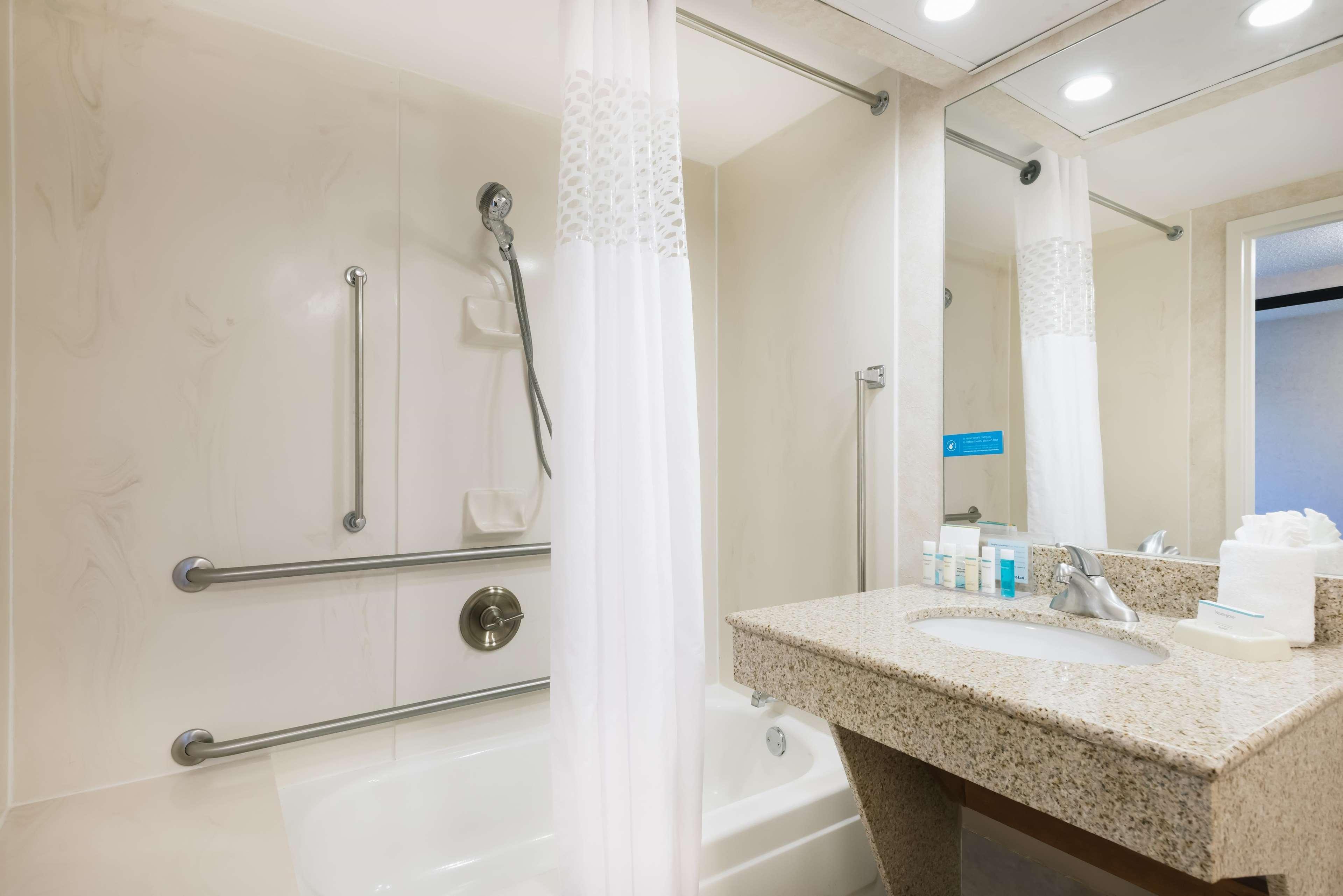 Hampton Inn West Springfield Zewnętrze zdjęcie